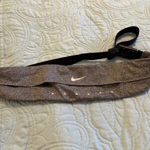 Nike Gray Reflective Running Belt with Black Strap